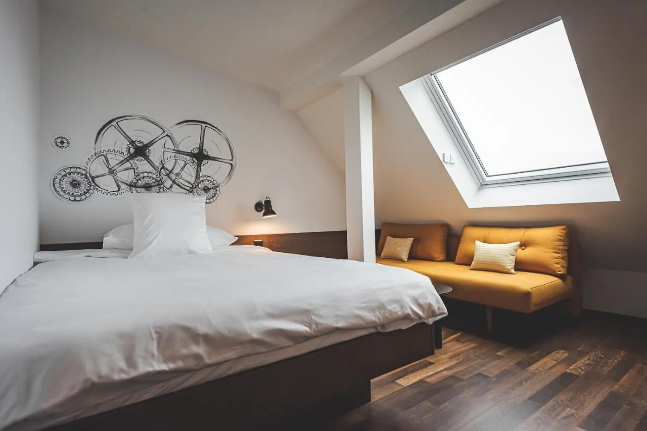 Hotel Bernina Женева