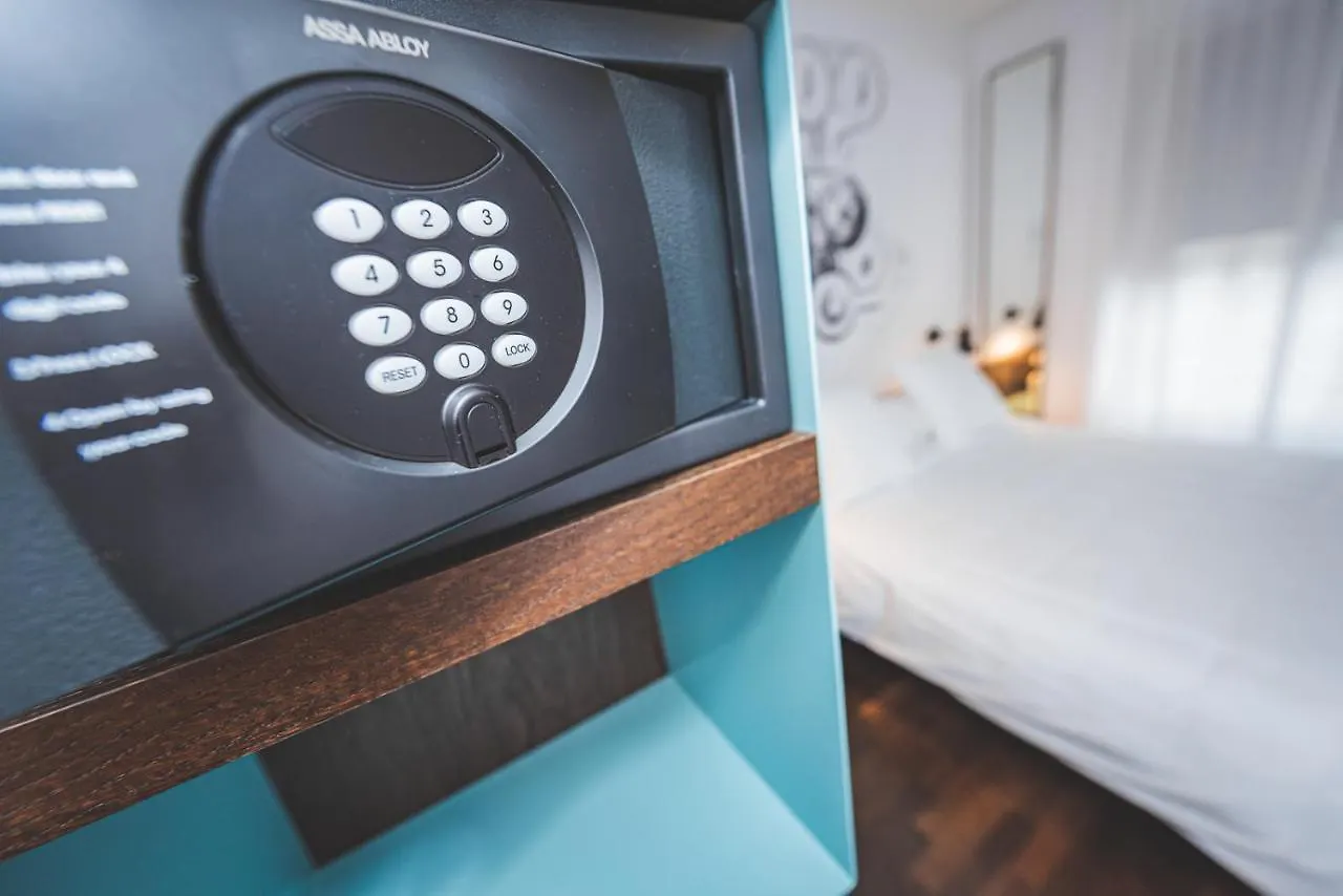 Hotel Bernina Cenevre 3*,  İsviçre