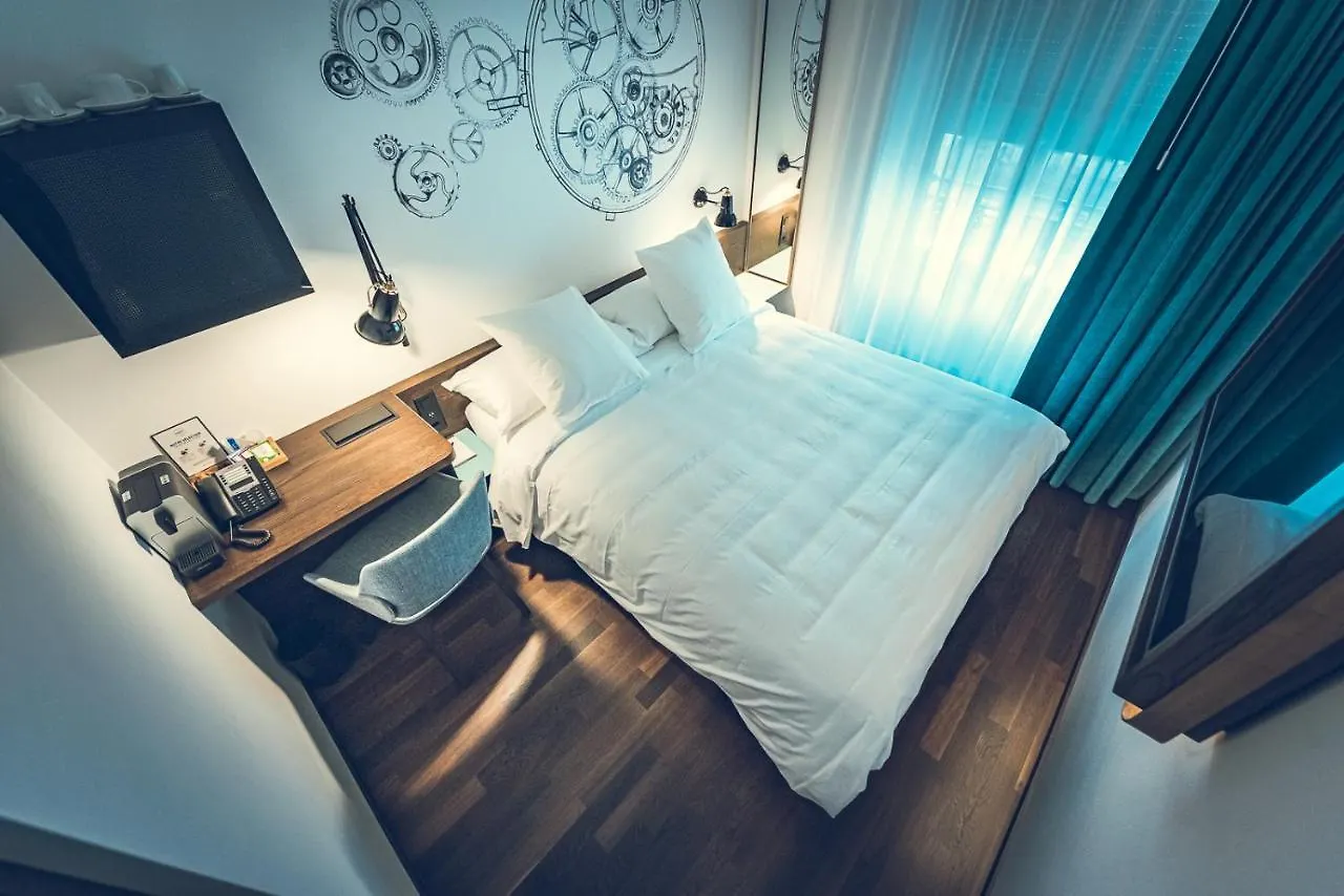 ***  Hotel Bernina Cenevre İsviçre